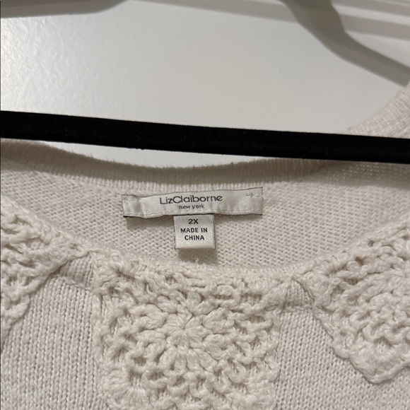 Liz Claiborne Cream Women's Sweater - Picture 2 of 3